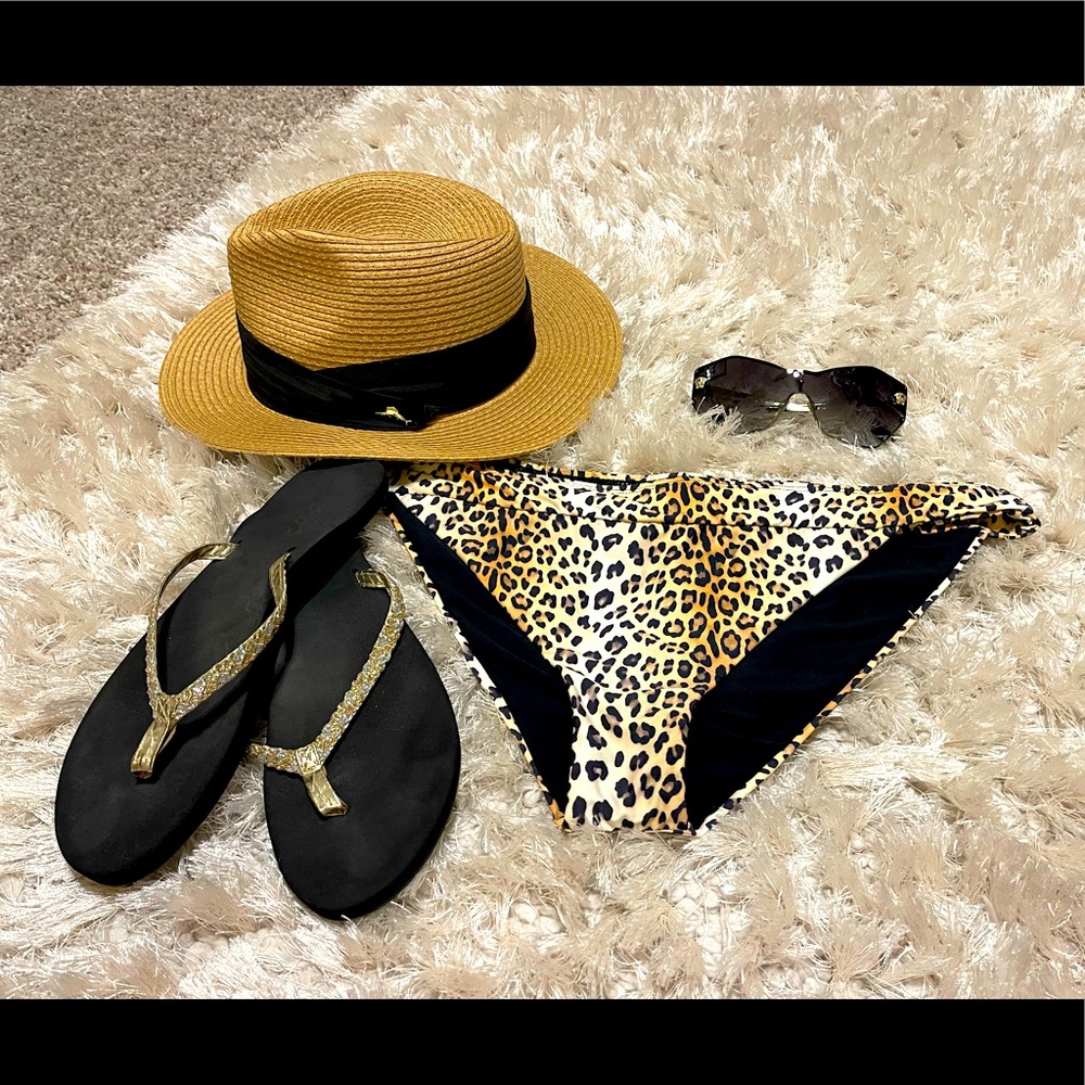 ✨ Brand New Ladies Gianni Bini Leopard Hipster Swim Bottom✨